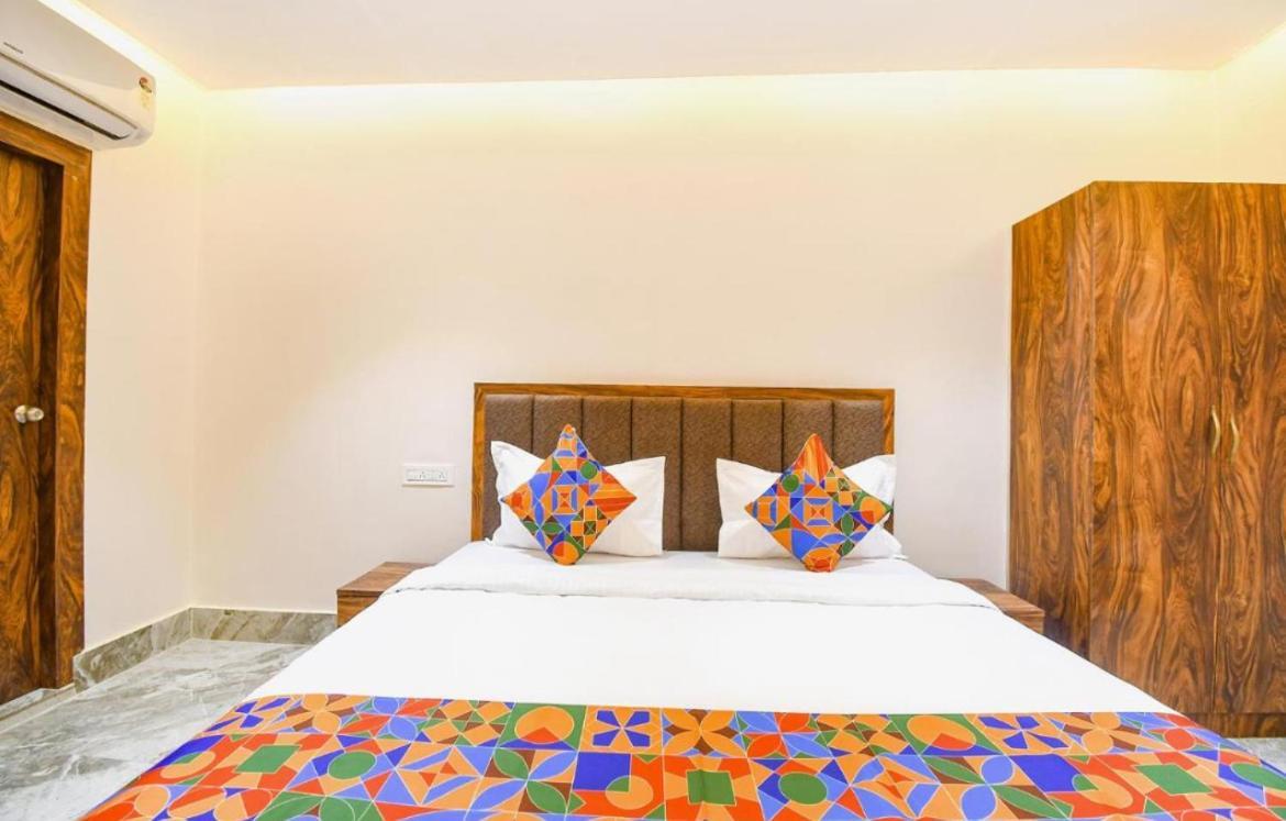 Hotel Whitehouse Ac Family Room Агра Екстериор снимка