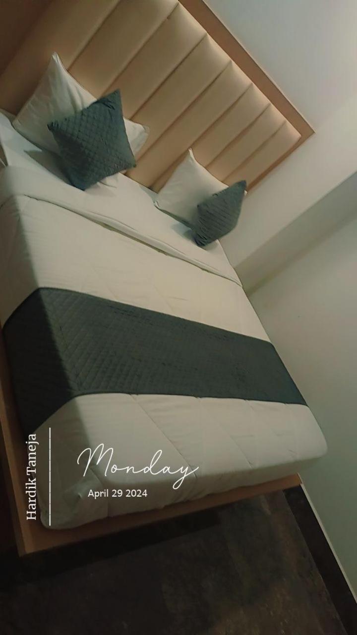 Hotel Whitehouse Ac Family Room Агра Екстериор снимка