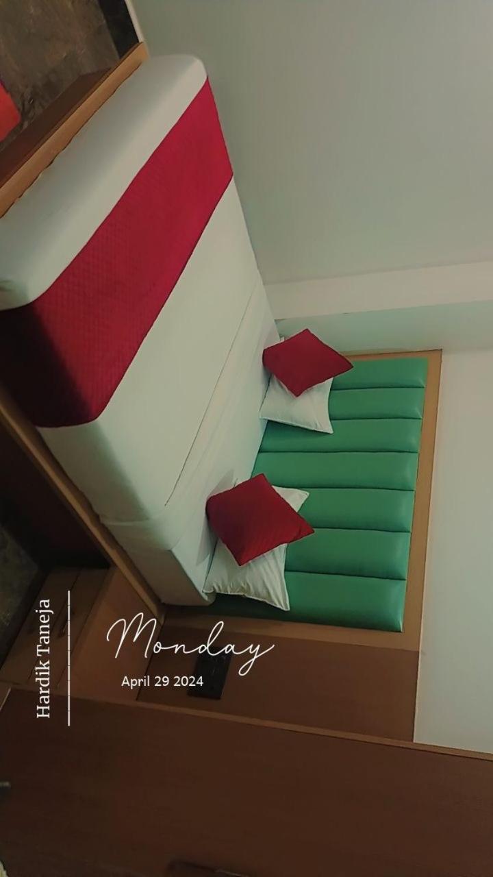 Hotel Whitehouse Ac Family Room Агра Екстериор снимка