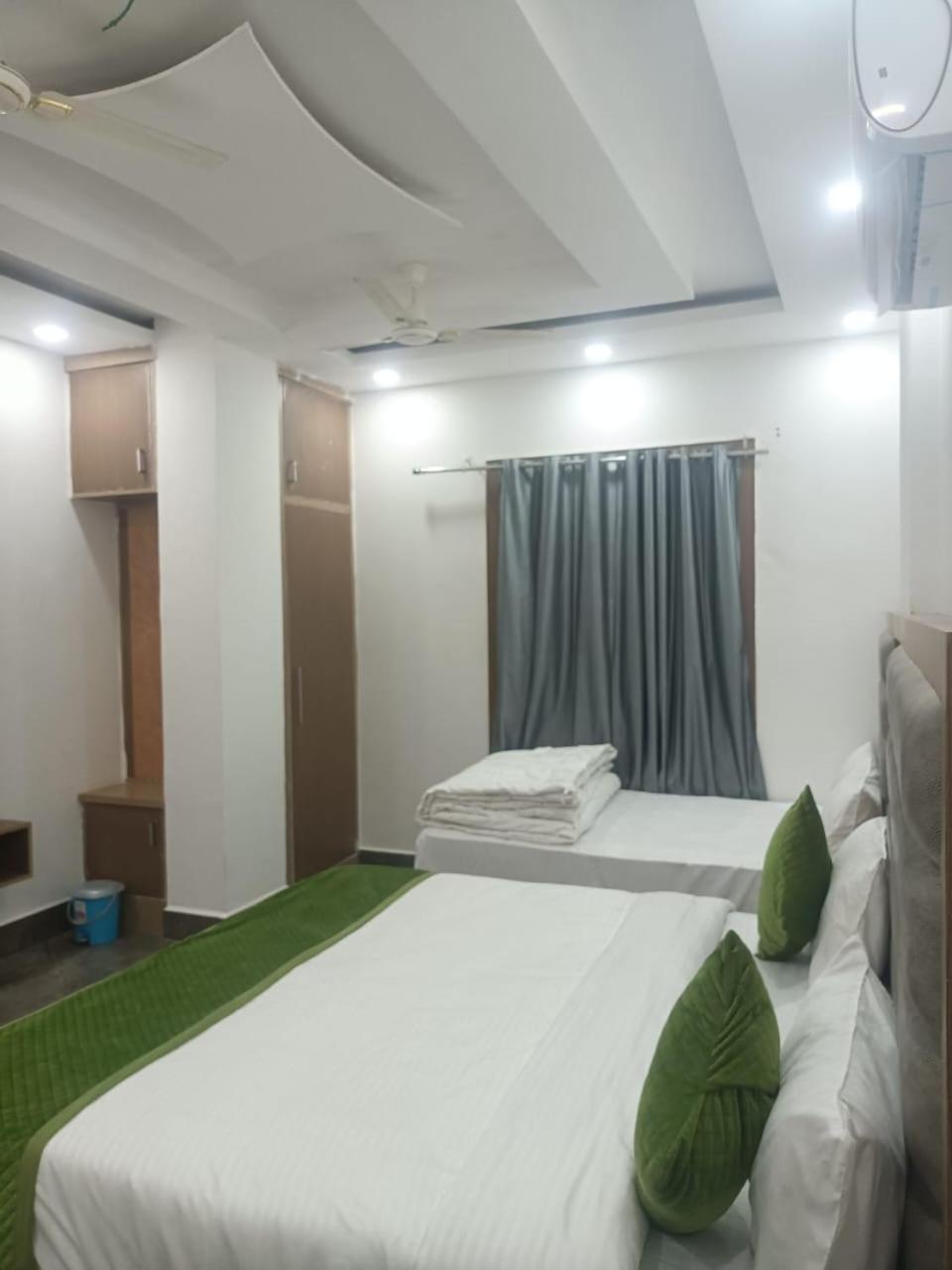 Hotel Whitehouse Ac Family Room Агра Екстериор снимка